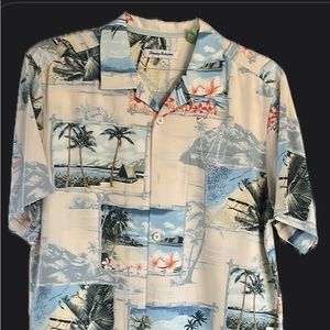 Tommy Bahama silk Hawaiian short-sleeve shirt! Size Small
